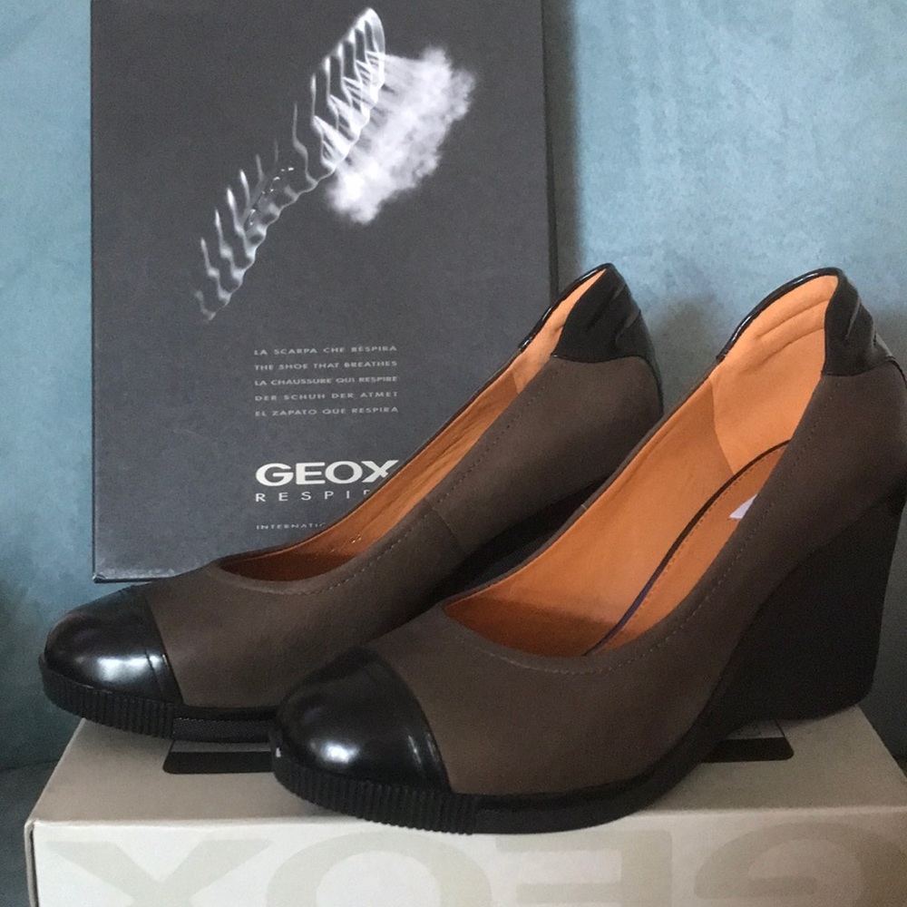 New in box Geox wedge shoes